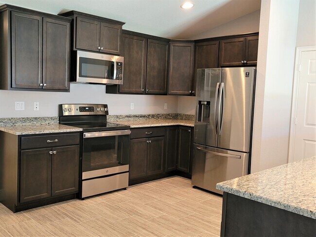 Building Photo - 459 SW Paar Dr