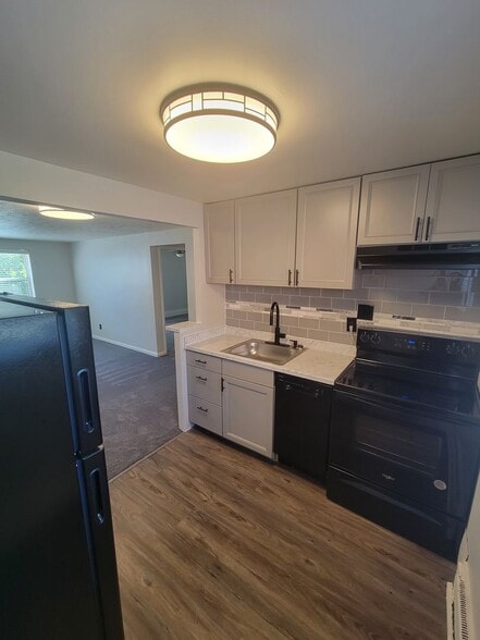 Interior Photo - Cloverleaf Village