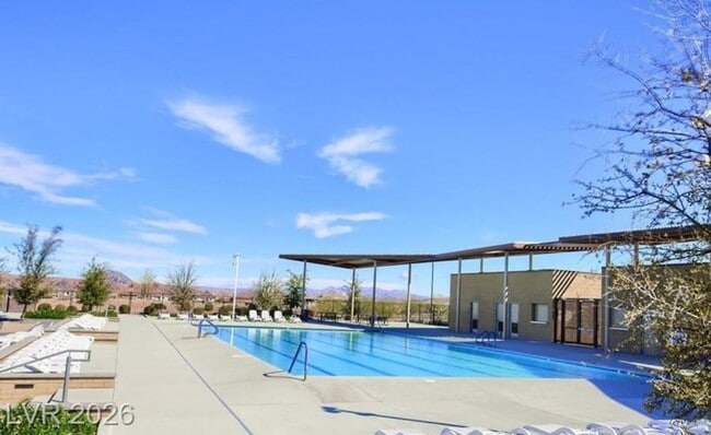 Building Photo - Spacious Henderson Townhome with Balconies and Resort Amenities