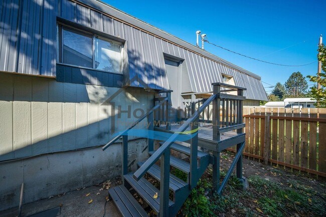Building Photo - 2420 N 8th St