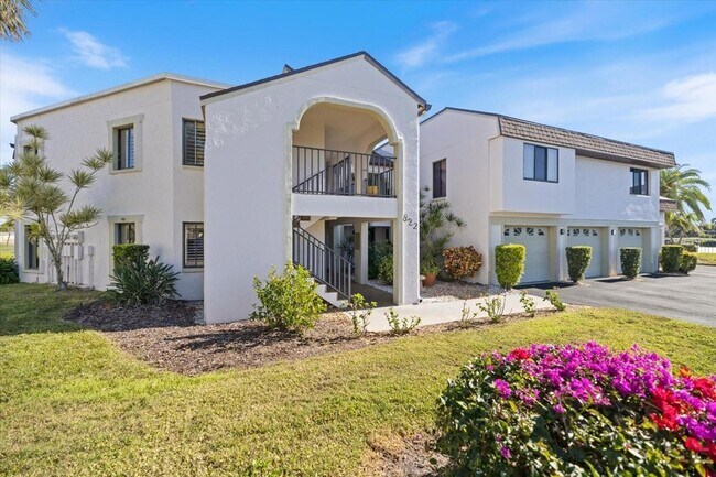 Building Photo - 822 Capri Isles Blvd