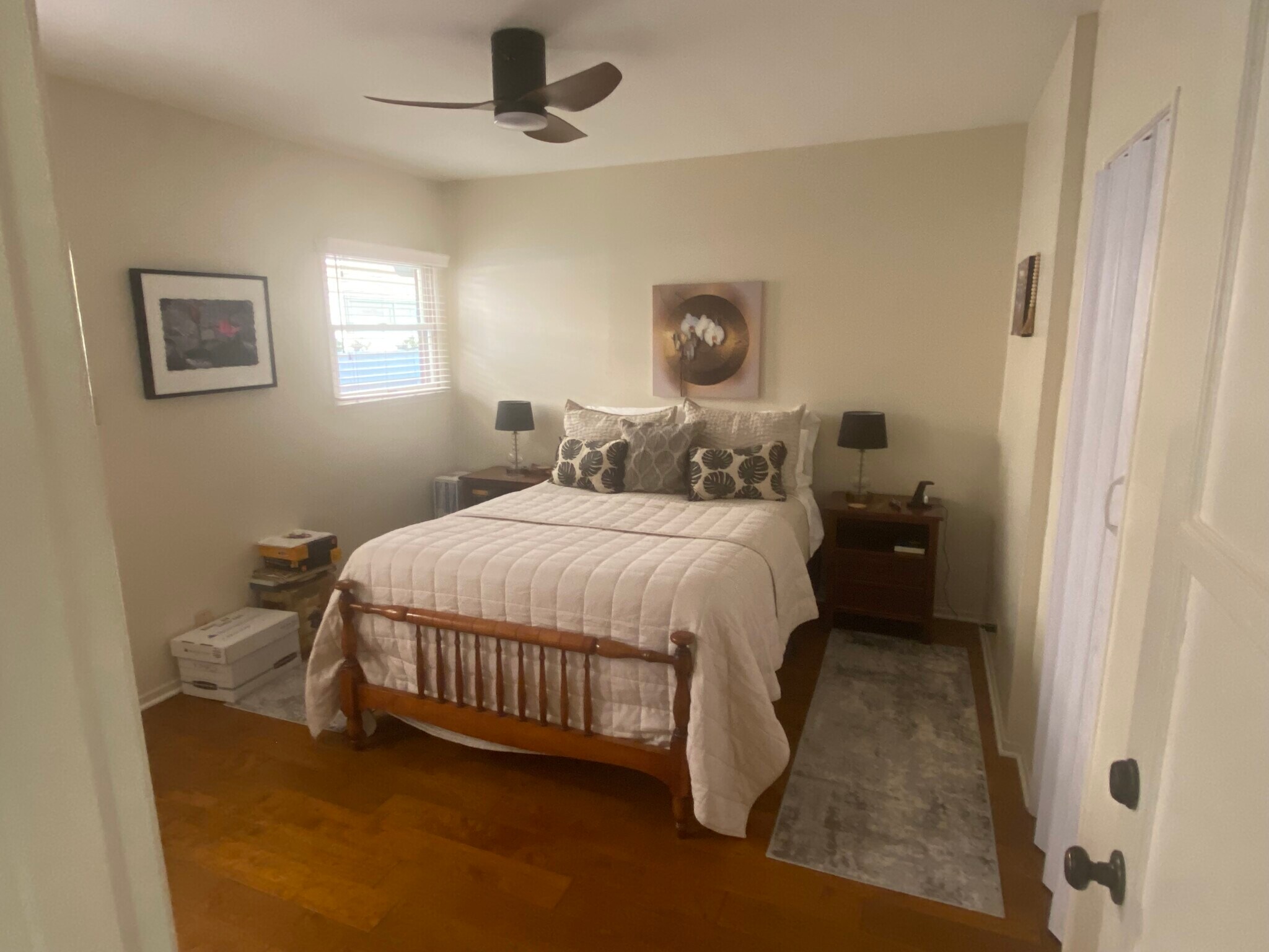 east bedroom, queen - 112 19th St