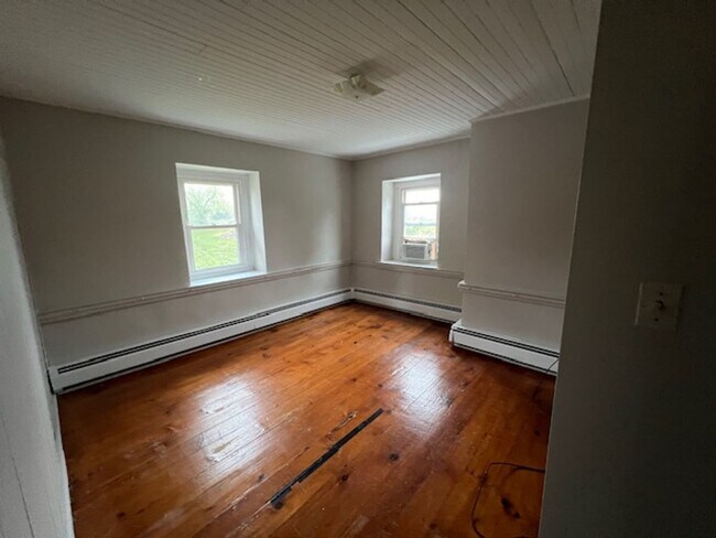 Building Photo - $1,500 Farmhouse Etters for Rent 4 bedroom...