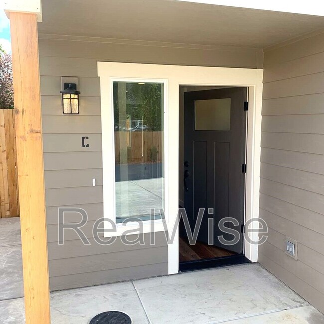 Building Photo - 1184 Fruitdale Dr