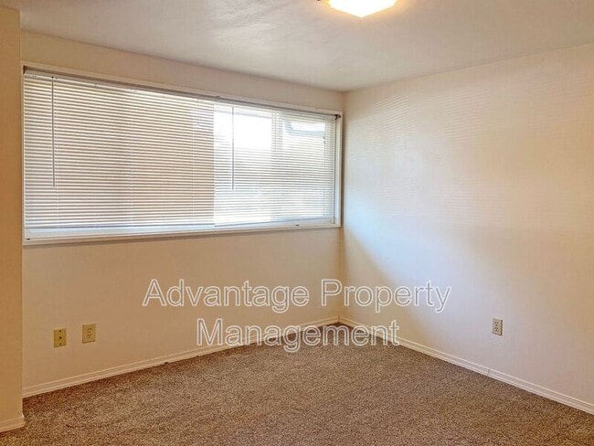 Building Photo - 2658 NW Tyler Ave