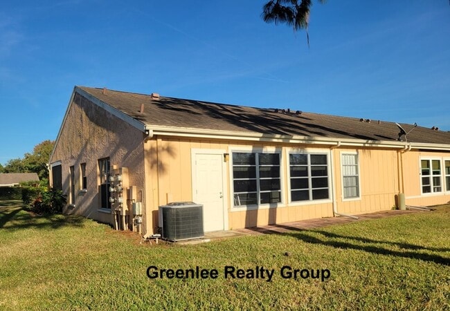 Building Photo - Beautiful 2 Bedroom / 2 Bathroom Waterfront End Unit in Heritage Lake (55+ Community)