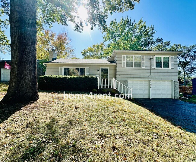Primary Photo - Attractive Overland Park Home w/ Wood Floo...