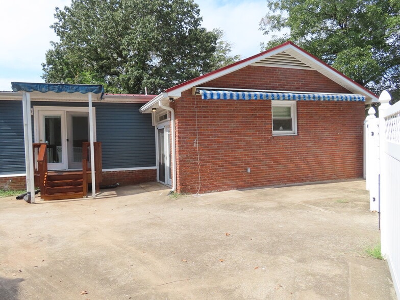 Building Photo - 298 Lafayette Rd