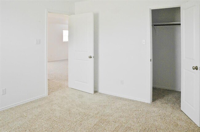Building Photo - 136 Canley Lp