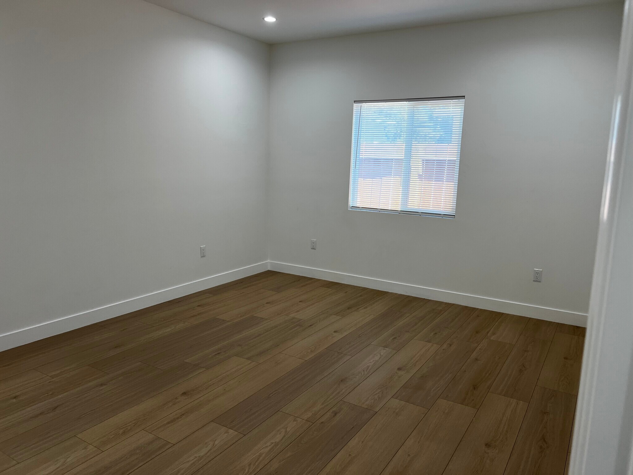 Building Photo - 10717 Amestoy Ave