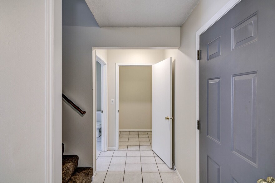 Building Photo - 1008 Dutchman Dr