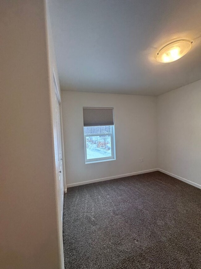 Building Photo - 2271-2271 S Valley Loop