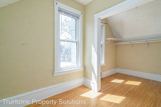 Building Photo - 2 br, 2 bath House - 1015 2nd Ave N