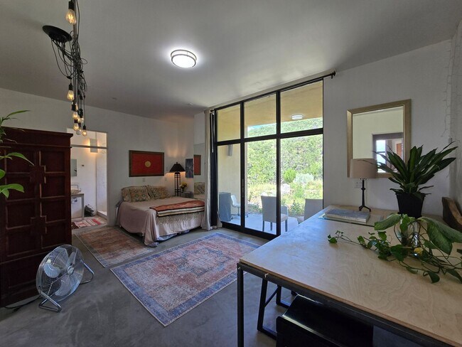 Building Photo - 2618 Summit Ct