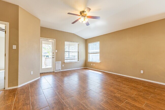 Building Photo - 8914 Walnut Springs