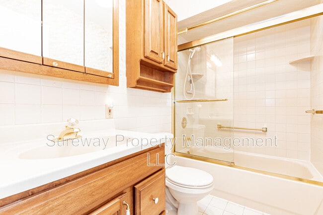 Building Photo - 49 Westport Dr