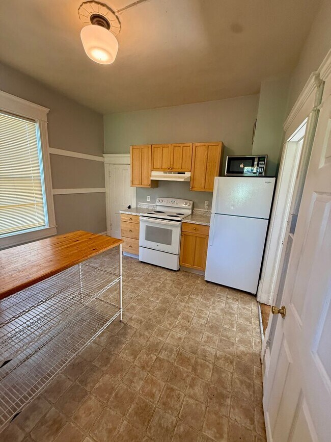 Building Photo - Downtown Boise-Located close to everything!!