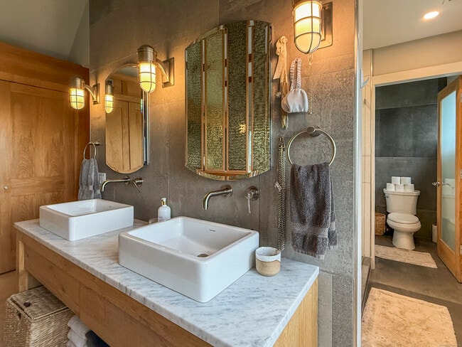 Building Photo - 52 Shorehaven Rd