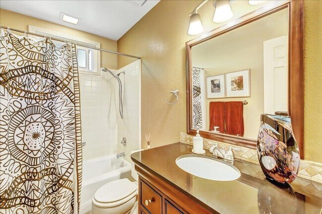 Building Photo - Very Desirable Woodbridge Townhouse in Nevada City