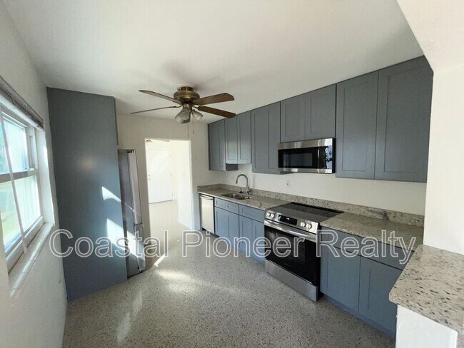 Building Photo - 1711 31st St S