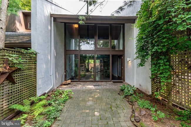 Building Photo - 9 Arden Way