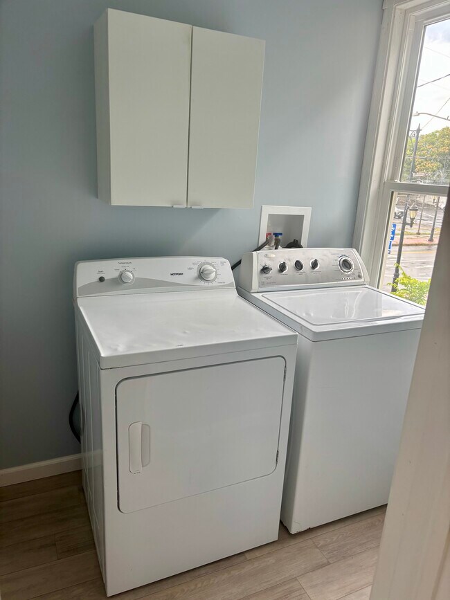 Building Photo - 192 Front St