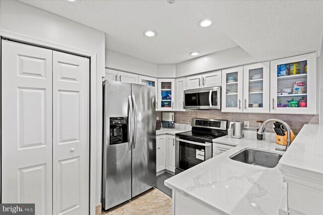 Building Photo - 6000 Mersey Oaks Way