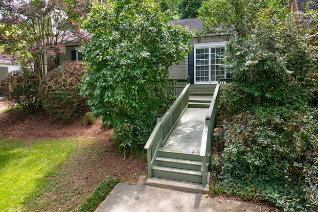 Building Photo - 2311 Pembrook Pl NE