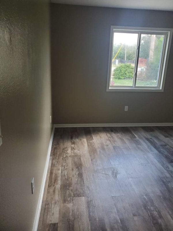 Building Photo - 12 Lakeview Dr