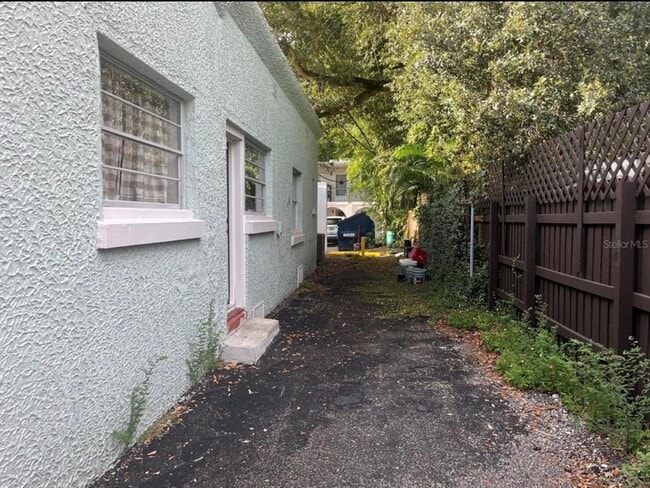 Building Photo - 2317 W Bristol Ave