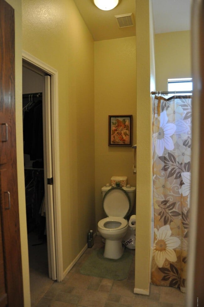 Building Photo - 721 N Woodrose Pl
