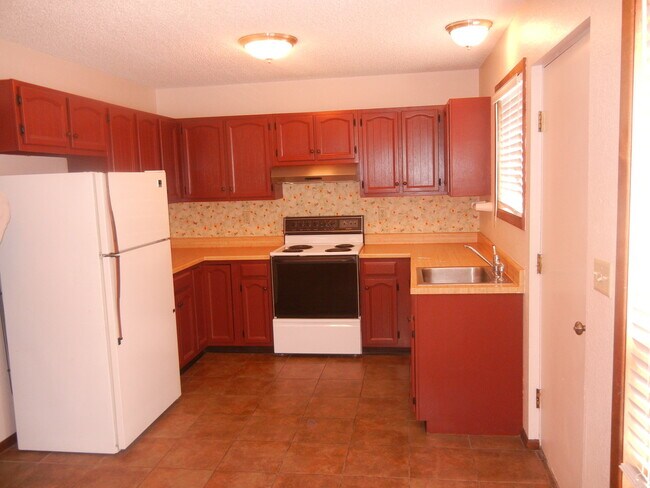 Building Photo - Cute 3 Bedroom Condo- Walking Distance to MSU Campus!