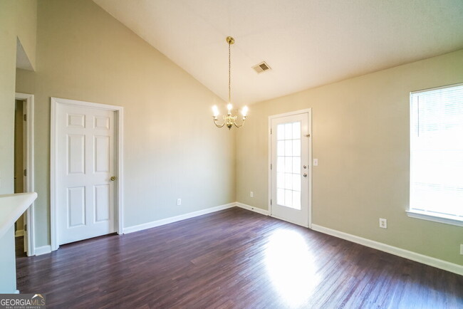 Building Photo - 1214 Foxwood Dr