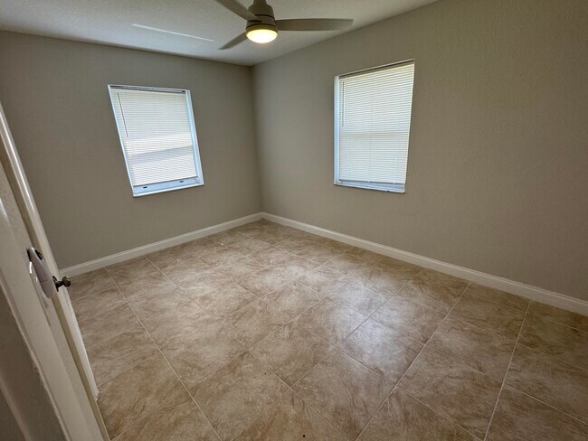 Building Photo - 1508 NW 1st Ave