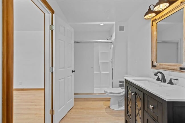 Building Photo - Beautiful Three Bedroom Home on Half Ac...
