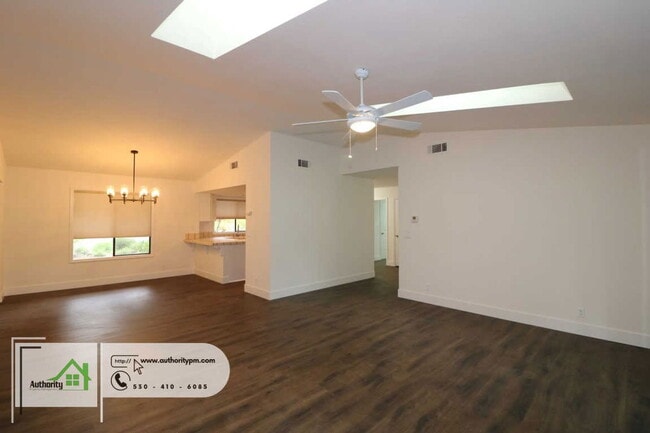 Building Photo - 1879 Tiburon Dr