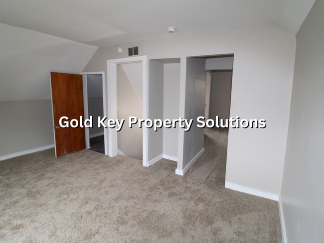 Building Photo - 4 BR 1.5 BA House with Central Air and Covered Porch (SECTION 8 APPROVED)