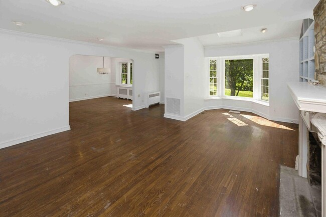Building Photo - 1268 Rydal Rd