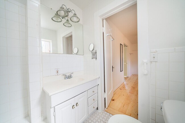 Building Photo - 2339 Norwalk Ave