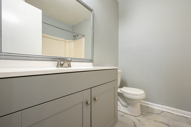 Building Photo - 2305 Oketo Dr