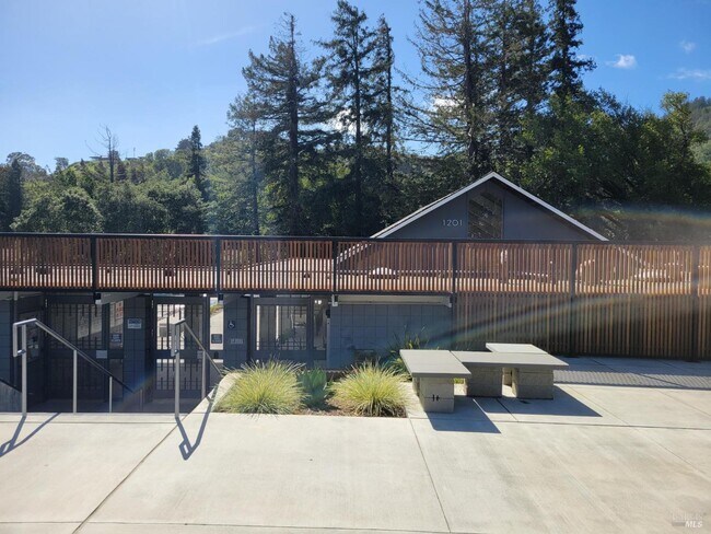 Building Photo - 18 Mt Rainier Ct