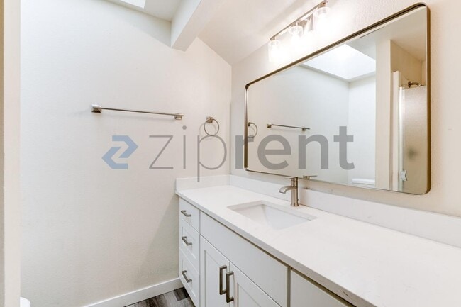 Building Photo - 3002 M Dr NE