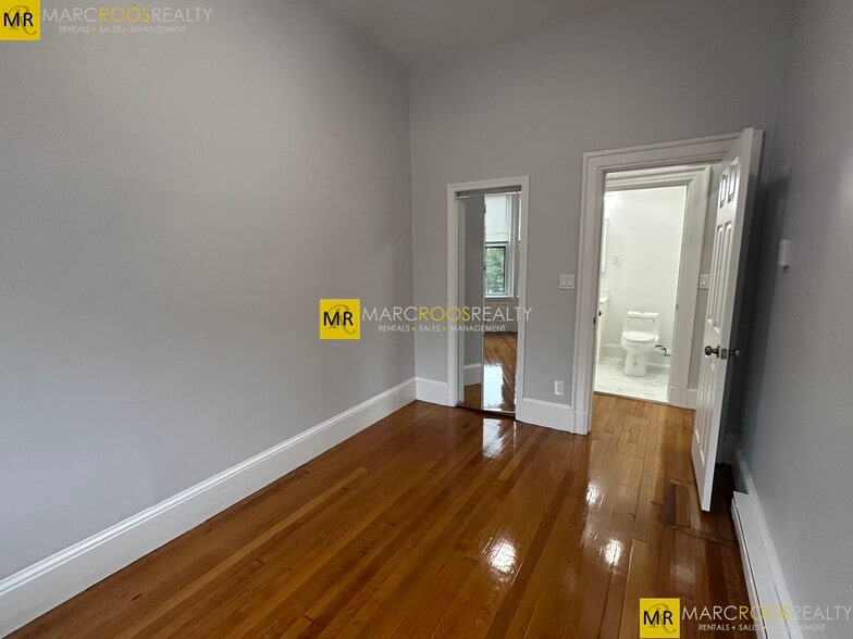 Building Photo - 474 Commonwealth Ave