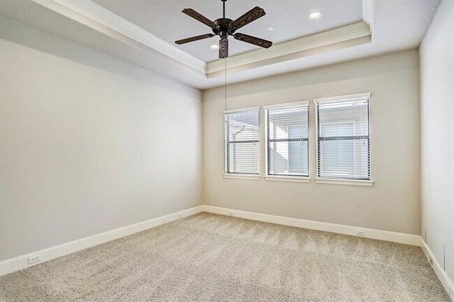 Building Photo - 321 Cage St