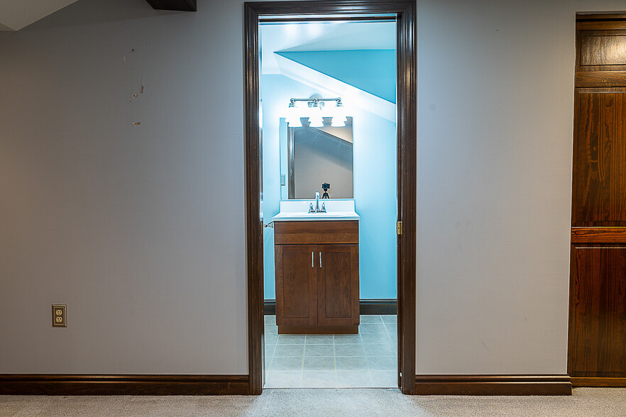 Primary Bathroom 3rd Floor - 2333 Sidney St