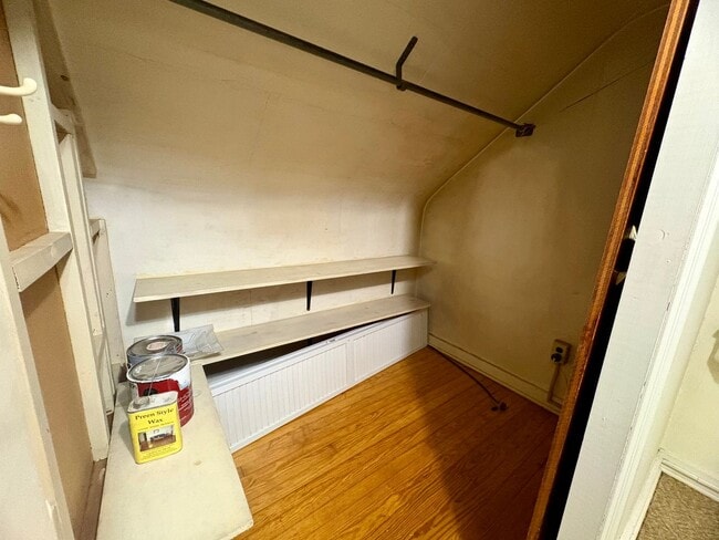 Building Photo - 3 Bedroom 2 Bathroom Cape Cod Available in York!