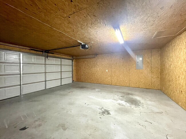 Building Photo - 609 Carson Rd