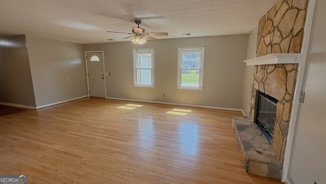 Building Photo - 32 Russell Ln