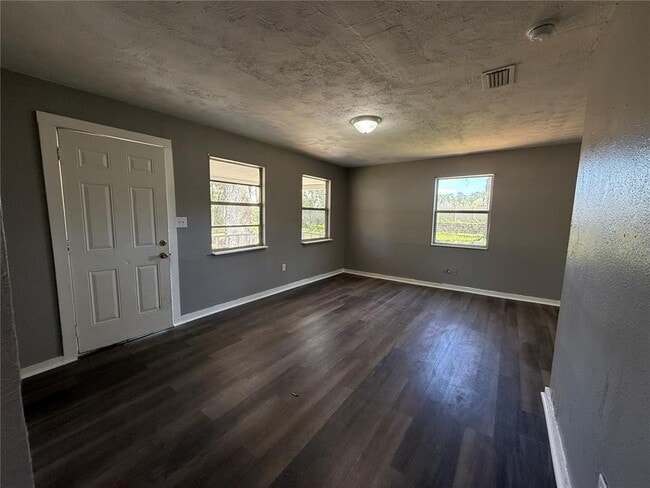 Building Photo - 203 D St