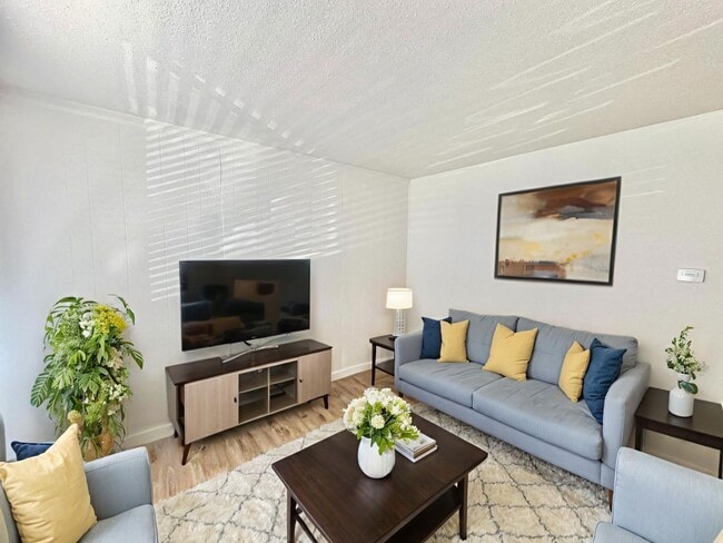 Building Photo - 1 Bedroom with Granite Counters and In-Unit Laundry!